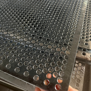 แผ่นเจาะตาข่ายโลหะแผ่นตะแกรงกรองสำหรับทำเหมืองแร่การเกษตรและการแปรรูปอาหารแผงอลูมิเนียมแบบมีรูพรุน - Product Image 1