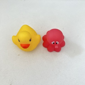 Giocattoli da Bagno in Gomma per Bambini, Paperella Sonora per Vasca e Doccia, Giocattoli Animali per il Bagnetto - Product Image 4