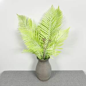 Venta al por mayor de decoración para el hogar: Planta artificial de helecho, simulación de hojas persas verdes, material de PVC suave, accesorios de pared para fotografía. - Product Image 4