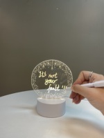 Nouveauté Créative : Veilleuse Acrylique Vierge Inscriptible, Veilleuse LED 3D DIY de Chevet/Bureau avec Panneau Mémo et Stylo