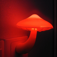 Boyid Led Cute Night Light-Design Bug & Mushroom, petite lampe de nuit enfichable et contrôlée par la lumière.