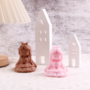 Moule en silicone TangChu Fille tenant une bougie en forme de cœur pour la décoration de fête, cadeau unique et ambiance gothique - Product Image 4