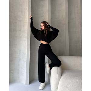 Conjunto de Dos Piezas DEFILL: Suéter Corto Blanco Estilo Pescador y Pantalones Anchos de Punto para Mujer, 100% Acrílico, Ropa Casual para Estar en Casa - Product Image 4