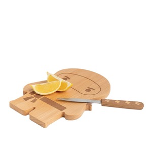 Tabla de cortar OTOTO Ninja con cuchillo, diseño de dibujos animados en madera para uso en la cocina - Product Image 2