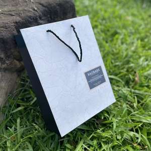 Bolsa de Papel Reutilizable Personalizable, Ecológica, Resistente a la Humedad, con Recubrimiento, Logotipo Personalizado, Lavable, Duradera, para Envasado de Alimentos y Regalos - Product Image 1