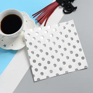 Serviettes en papier carrées jetables, style européen, dorées à l'or fin, à pois or rose, pour mariages, fêtes et célébrations. - Product Image 2