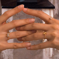 Perhiasan Wanita Mewah Trendi Lapis Emas 18K Bahan Stainless Steel Cincin Jari Hati yang Dapat Disesuaikan Set Cincin Hadiah Khusus