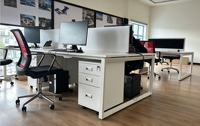 Bureau de direction modulaire personnalisé en usine, tailles et couleurs variées, poste de travail moderne pour 2-4-6-8 personnes, table de travail ergonomique pour le personnel de bureau