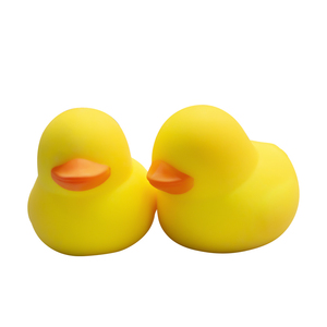 Pato Gigante de Ruibarbo de 19.5 cm, Juguete Antiestrés Divertido y Relajante, Sin Olor, Ecológico, Apto para Niños y Adultos - Product Image 1