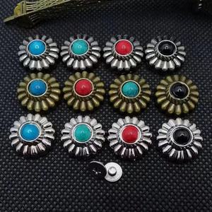 Fleur Turquoise Conchos Bouton Coulée Plaqué Argent Avec Dos Vis - Product Image 1