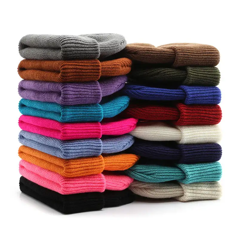 Logo personnalisé Nouvel hiver Bonnet personnalisé teint en tissu 100% Bonnet tricoté chaud en acrylique