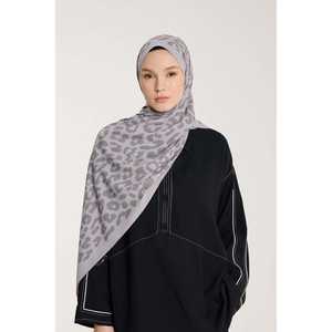 Bufanda de Lujo para Otoño, Primavera y Verano, Tono Puro, Ligera, Transpirable, de Poliéster, con Estampado de Leopardo, Gris Suave, para Fiestas, Servicios de Logotipo - Product Image 3