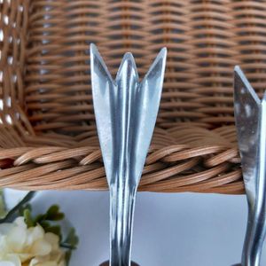 Pelador de Piña en Forma de V con Cuchillo y Tenedor, 2 Yuanes; Pelador/Cortador de Piña, Suministro de 1 Yuan - Product Image 1