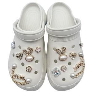 Moda cueva DIY flor tridimensional zapato hebilla accesorios Ins Pequeño Libro Rojo zapatos calientes encantos - Product Image 1