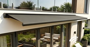 Parasol <span class=keywords><strong>motorisé</strong></span> à bras articulés <span class=keywords><strong>avec</strong></span> cantonnière optionnelle pour terrasse et jardin résidentiels – Fournisseur fabricant - Product Image 4