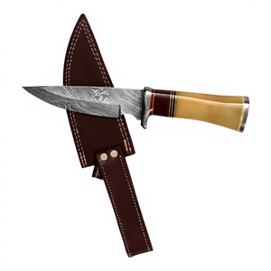 Cuchillo de Camping Hecho a Mano de Acero al Carbono con Hoja de Damasco, Mango de Hueso y Funda de Cuero - Cuchillo Utilitario Ligero para Senderismo y Supervivencia al Aire Libre - Product Image 1
