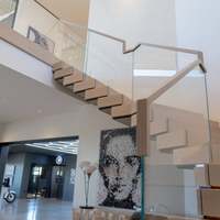 Escalier superposé de luxe en chêne blanc, design moderne