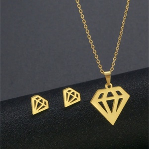 Collar de Acero Inoxidable con Diseño de Diamantes Chapado en Oro, Gran Venta - Product Image 3