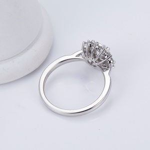 Anillo de Compromiso Messi Jewelry MSR-1102 de Oro de 18K con Diamante Cultivado en Laboratorio de 0.5CT D VVS2 - Product Image 4