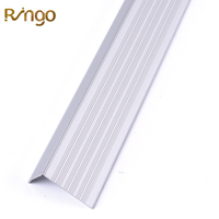 Marchepied en aluminium sur mesure en forme de L |   Profil de bord de marche antidérapant 6063 avec larges rainures de sécurité, écologique et durable, en métal