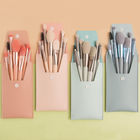 Offre Spéciale : Lot de 8 Mini Pinceaux de Maquillage Portables Mignons à Poils Naturels Plats avec Manche Doux, Petits Pinceaux Idéaux pour les Voyages