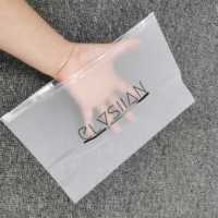 Offre Spéciale imprimé Logo chapeau chaussettes T-Shirt emballage sac en plastique personnalisé marque Logo noir givré fermeture éclair sac pour sweats à capuche