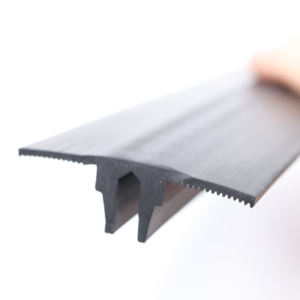 Le panneau solaire de toit ouvrant photovoltaïque Pv en forme de T extrudent la <span class=keywords><strong>bande</strong></span> de joint en caoutchouc pour le panneau solaire - Product Image 1