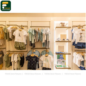 Étagère de présentation de vêtements contemporaine, structure incurvée, armoire à vêtements suspendus, mobilier de présentation pour magasin - Product Image 5