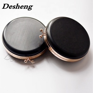 Bolsa de moedas em formato redondo de ouro, fram para noite - Product Image 6