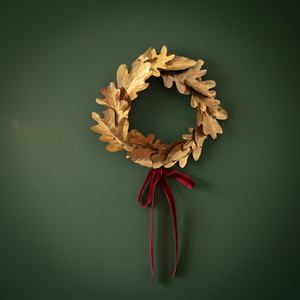 Corona de Hojas de Roble Doradas, Decoración Colgante de Pared, Adorno Navideño de Metal Hecho a Mano, Estilo Clásico con Cinta Roja - Product Image 6