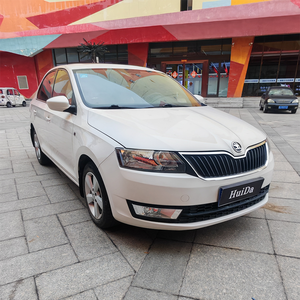 <span class=keywords><strong>Skoda</strong></span> Rapid 1.6L Automatica 5 Posti Usata del <span class=keywords><strong>2015</strong></span>, Hatchback Nera con Motore Affidabile, Bagagliaio Espandibile, Carrozzeria Rigida e Interni in Pelle - Product Image 1