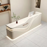 Comptoir de réception moderne sur mesure avec lignes ondulées, éclairage LED intégré, comptoir de caisse, bureau d'accueil pour salon de beauté, commerce de détail, bureau