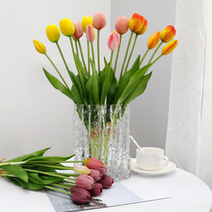 Ramo de Tulipanes Artificiales Xinlei, 5 Cabezas, de Goma Suave, Hidratante, para Decoración de Bodas, Hogar y Fotografía - Product Image 3