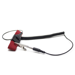 Correa de muñeca antiestática color granate con cable y abrazadera metálica para reparación de electrónica y uso en salas limpias - Product Image 1