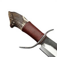Couteau de chasse Damas à lame fixe, bord droit, manche en bois de cerf avec étui en cuir pour le camping et les activités de plein air