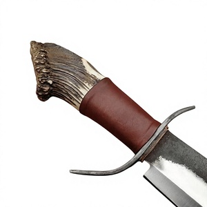 Couteau de chasse Damas à lame fixe, bord droit, manche en bois de cerf avec étui en cuir pour le camping et les activités de plein air - Product Image 4