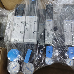 Îlot de vanne Festo VTS-A-FB 539217 avec borne électrique CPX 51E 44P pour le contrôle d'automatisation industrielle - Product Image 4
