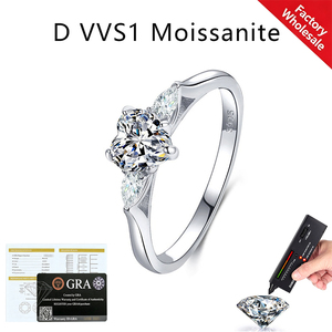 Anel de Moissanite S925 em Prata Esterlina, Cor D, VVS1, Corte Coração 0.8CT, Certificado GRA, Três Pedras, Anel de Promessa, Atacado de Fábrica - Product Image 1