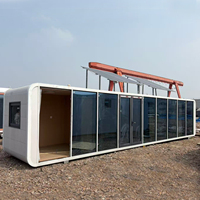 Maisonnette préfabriquée Apple Cabin avec panneaux solaires, maisonnette compacte avec énergie solaire pour hébergement, hôtel, appartement, villa, complexe hôtelier, design contemporain