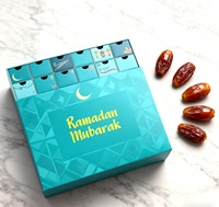 Personalisierter Ramadan Schönheits-Adventskalender mit Eid-Mond- & -Stern-Motiv, Kosmetik-, Dattel- & Schokoladen-Verpackungsbox als Geschenk, Eid-Geschenke Countdown Lieferant
