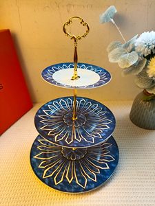 Juego de 3 platos de porcelana fina con estampado geométrico azul y blanco para servir, decoración para cenas y fiestas en el hogar. - Product Image 3