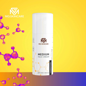 Crema Viso Media con Retinolo - Vitamina C e Acido Ialuronico - Product Image 5