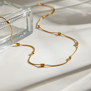 Collier en acier inoxydable avec chaîne serpent et design perlé couleur or pour cadeau - Product Image 4