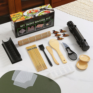 Younis Outils de cuisine transfrontalière pour la préparation de sushis DIY, Moule à boulettes de riz pour sushis, Tapis de roulage en bambou, Ensemble de tubes à sushis japonais Noir & Rouge - Product Image 3