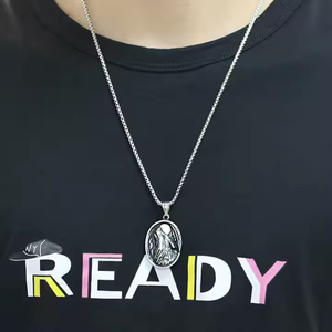 Jimat Punk baja tahan karat pria, liontin kalung hewan serigala bulan untuk pria - Product Image 4