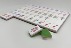 Disponibile negli USA, Gioco Mahjong Americano Personalizzato a 4 Strati <span class=keywords><strong>in</strong></span> Giada Verde Smeraldo, Intagliato a Mano, Set Mahjong Americano con 160 Tessere - Product Image 3