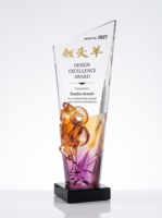 Maßgefertigte Liuli-Kristalltrophäe Bernstein-Lila Glas-Ziegenskulptur Auszeichnung für Jährliche Unternehmensanerkennung Team-Motivationsgeschenk Dekoration