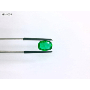 Esmeralda Zambiana 3A Rara, Corte Cojín Facetado, 3.53ct, Piedra Suelta, Claridad Limpia, Verde Vibrante, Ideal para Creaciones de Joyería de Diseño - Product Image 1