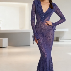 เดรสแฟชั่นผู้หญิงคอลเลคชั่นใหม่ประจำฤดูใบไม้ร่วง/ฤดูหนาว ผ้าตาข่ายปักลายสีพื้น คอวี แขนยาวทรงบานเล็กน้อย - Product Image 1