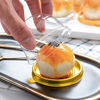 Vente en gros de mini boîte à gâteau en plastique transparent dôme jetable PET transparent vente à chaud de sushi gâteau d'anniversaire croustillant au jaune d'oeuf